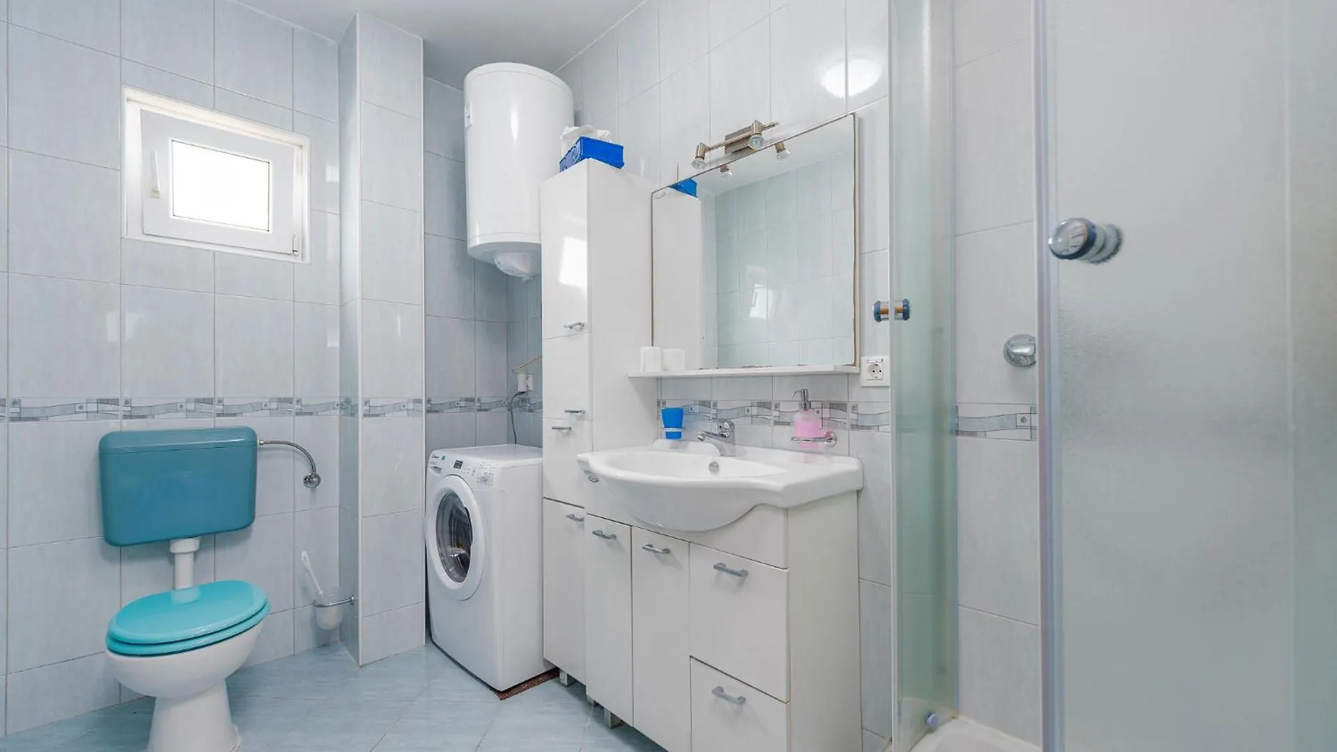 Awesome Apartment In Povljana With House Sea View