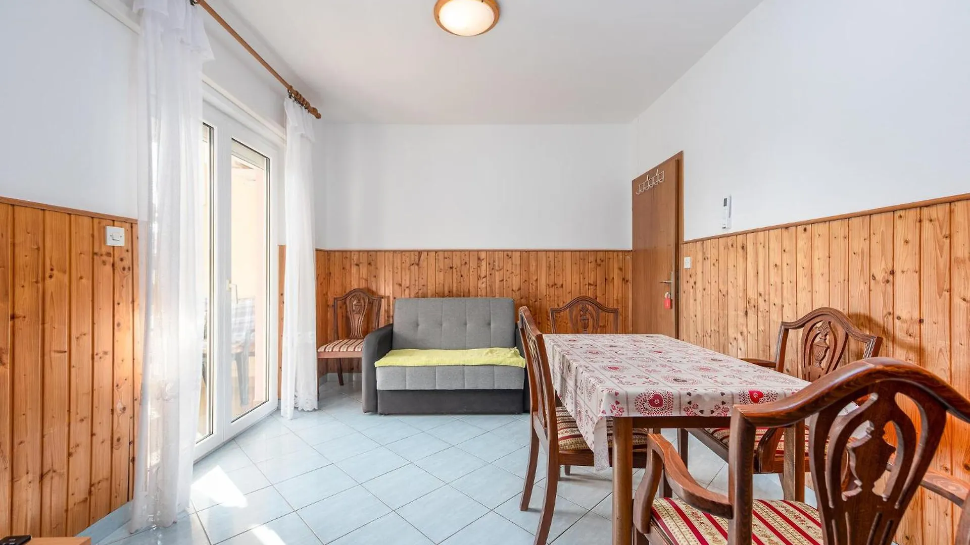 Awesome Apartment In Povljana With House Sea View Kroatien