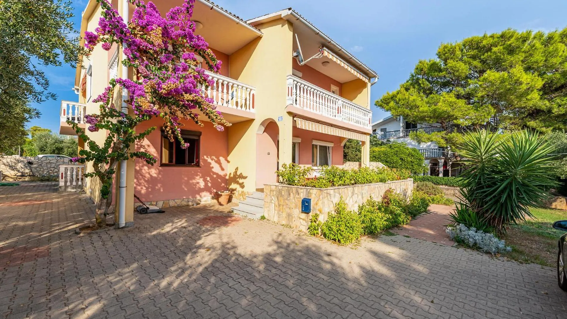 Awesome Apartment In Povljana With House Sea View