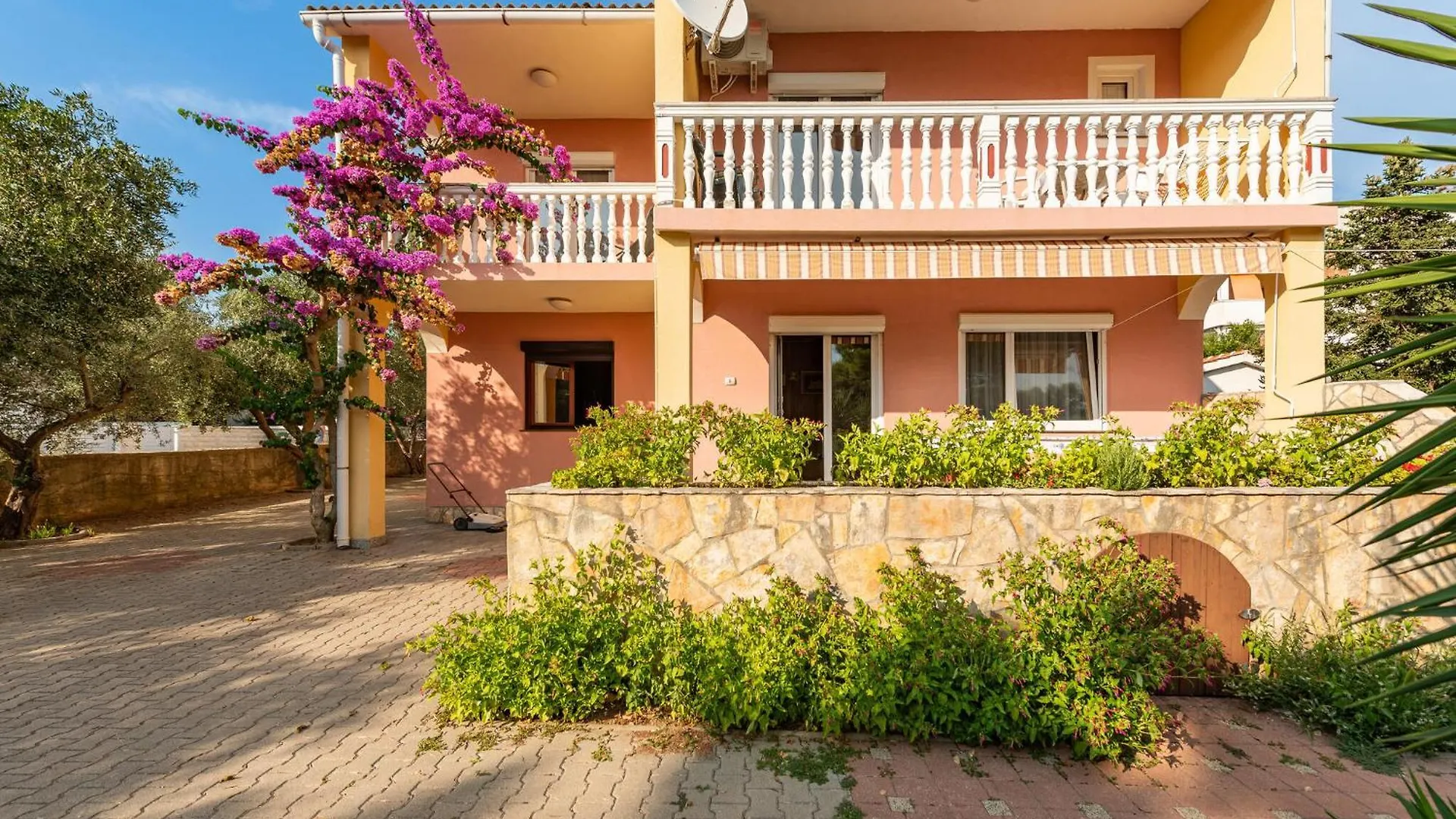 Awesome Apartment In Povljana With House Sea View